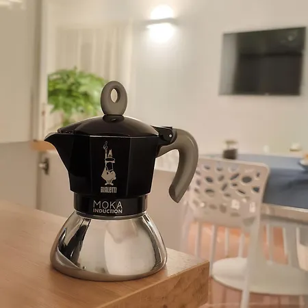 Mansarda Florio 아파트 *