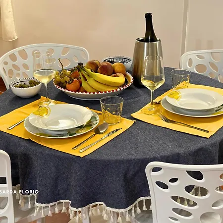 Mansarda Florio 아파트 *